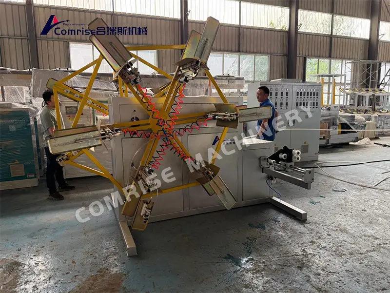 1/2 hüvelykes-2 hüvelykes HDPE csőgép tesztelése fut, az ügyfél elégedett
